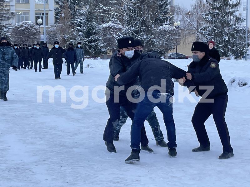 Более двухсот человек задержали за беспорядки в Казахстане