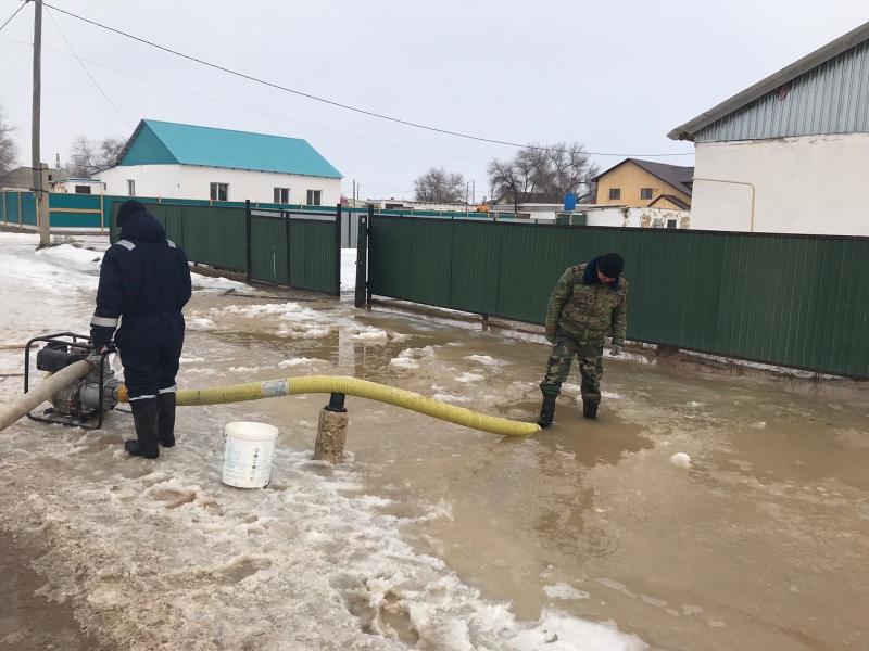 В трёх сёлах Атырауской области ликвидировали последствия затопления талыми водами