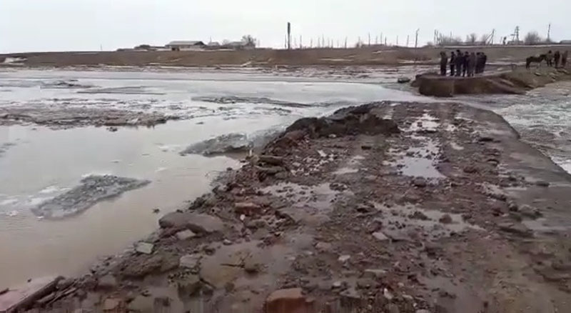 Село в ЗКО осталось отрезанным из-за перелива реки