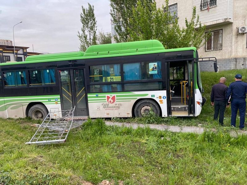 Автобус без управления водителя