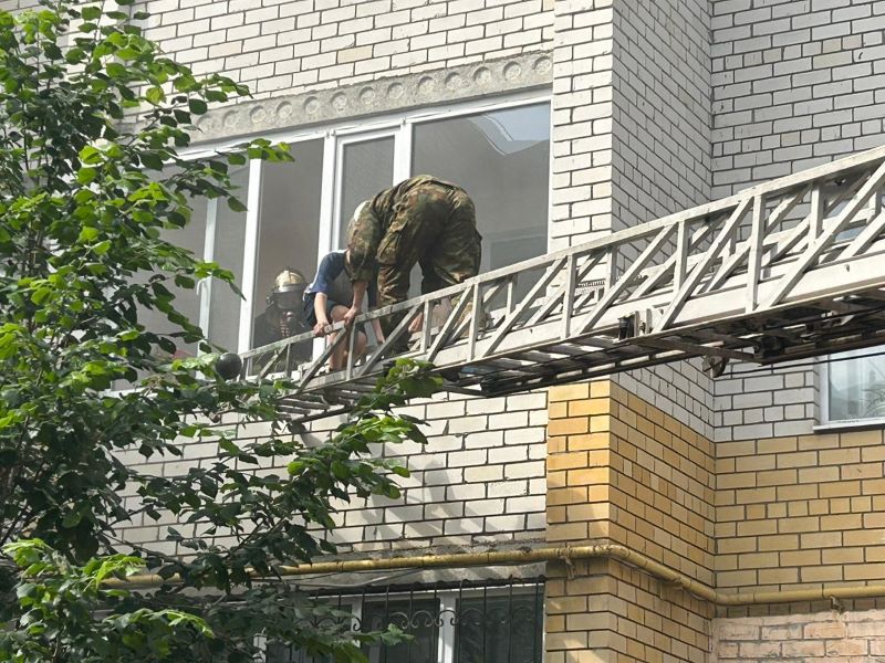 Шесть детей спасли при пожаре в Уральске